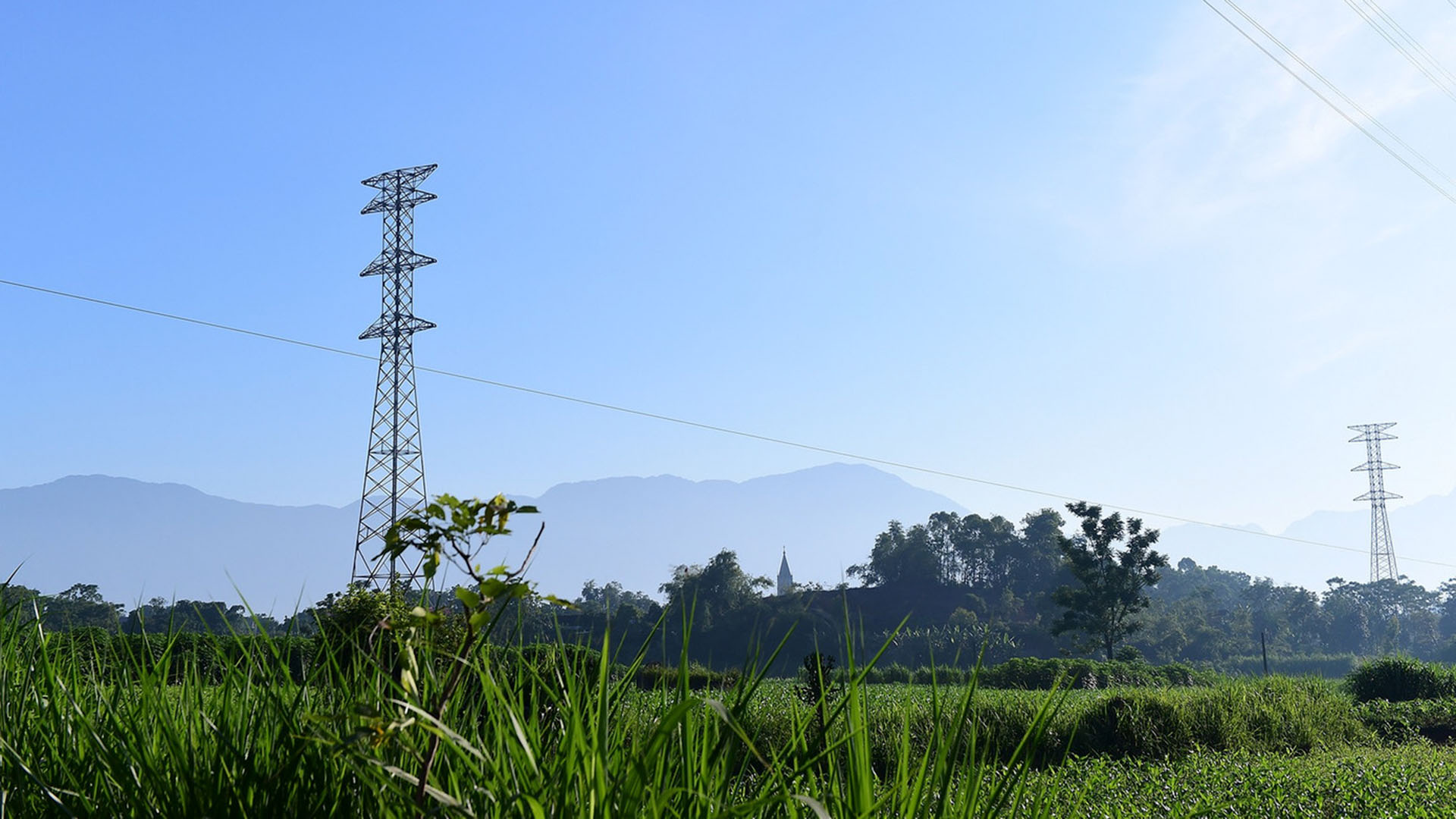 The Party Committee, Company and Labor Union of EVNPECC4 visited and encouraged employees at the key project site of 500kV Lao Cai – Vinh Yen transmission line